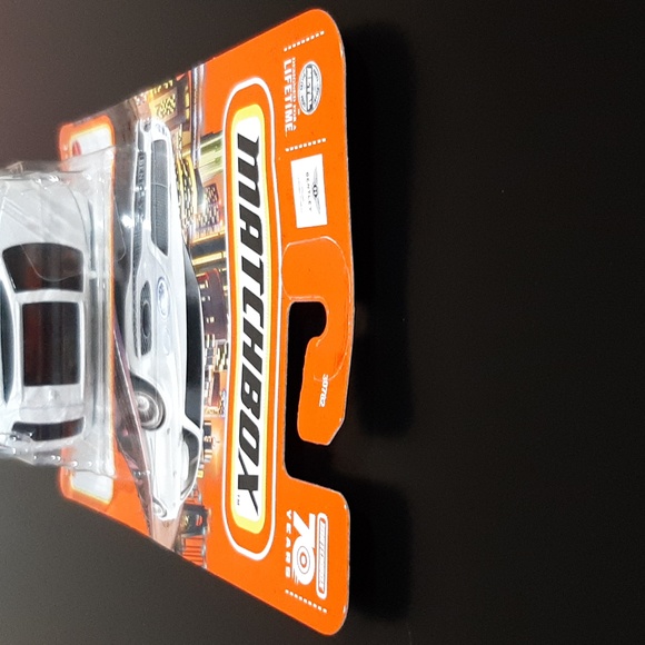 '18 Bentley Bentayga White Matchbox 2023 MBX Metro Collection Diecast Car - Picture 9 of 11